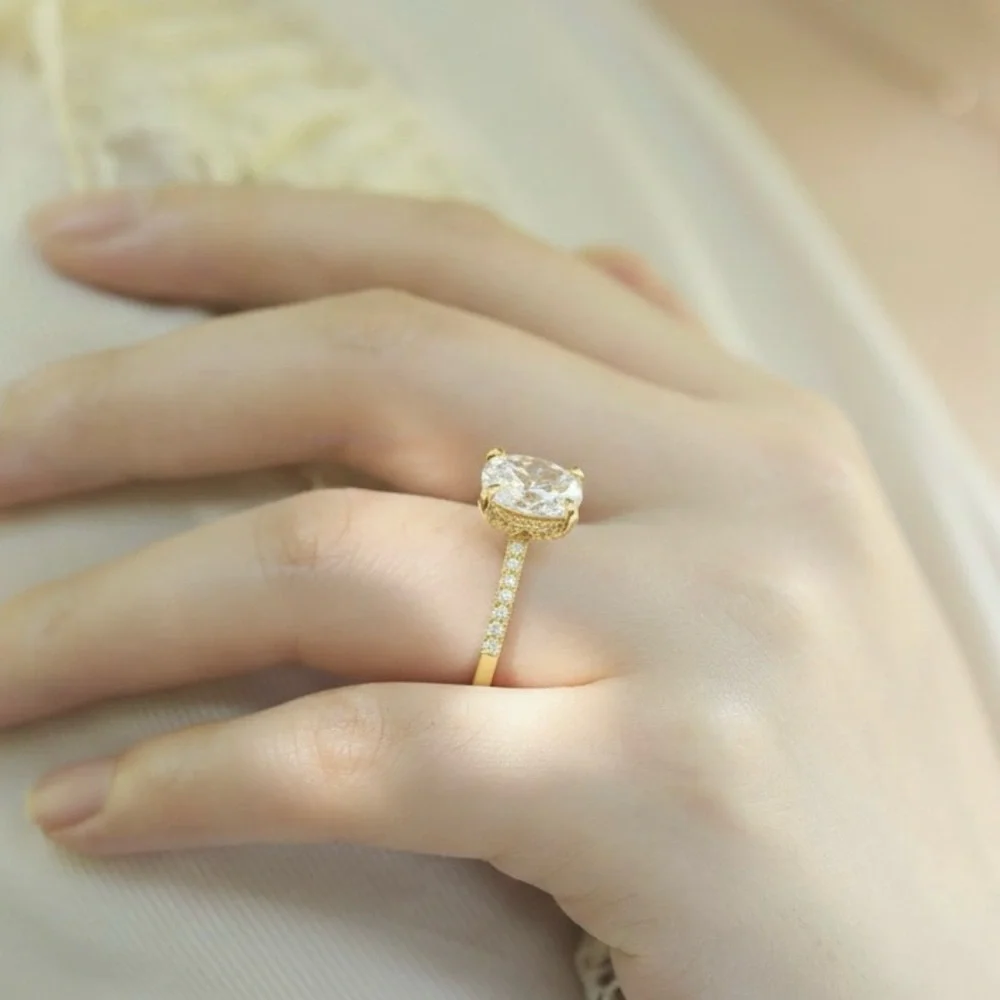 Luxury Oval Engagement Ring – 3CT Cubic Zirconia in Sterling Silver .925 - Picture 2 of 5